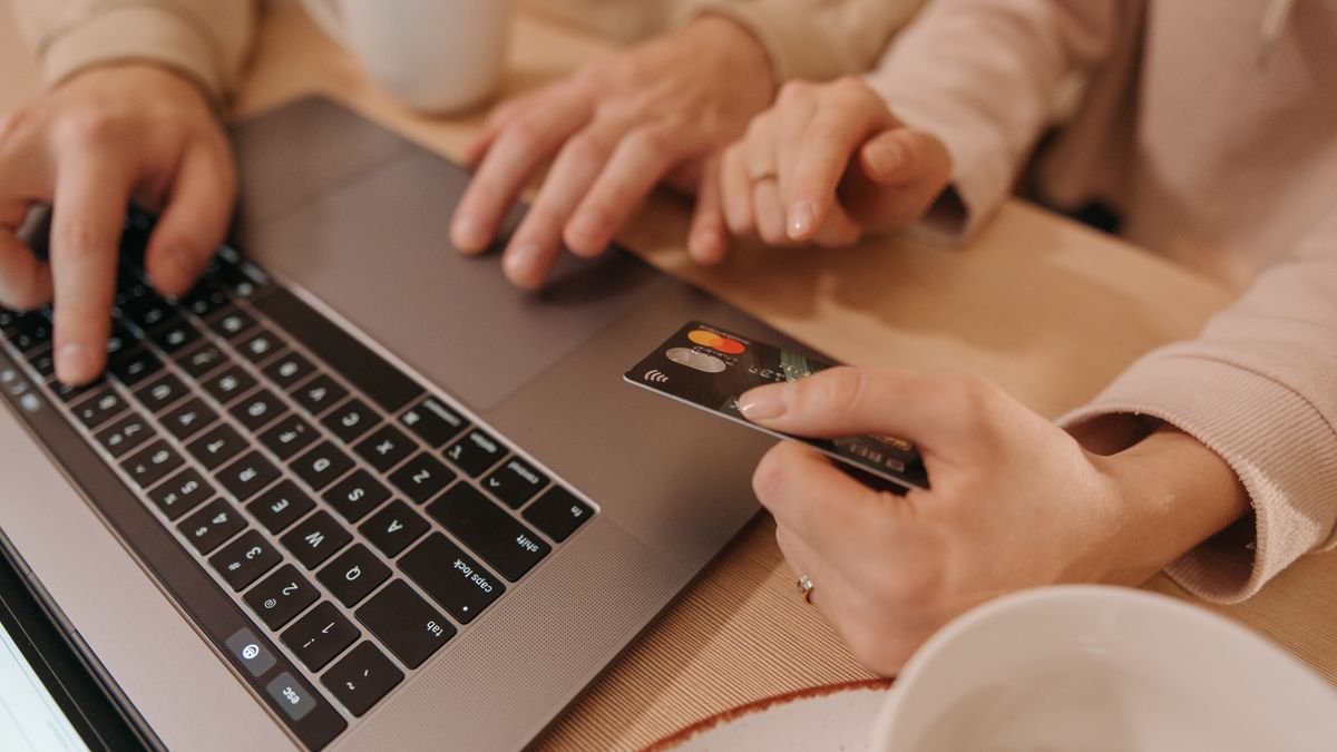 Imagen ilustrativa: Cómo cotizar más rápido con IA y no perder clientes mientras piensas